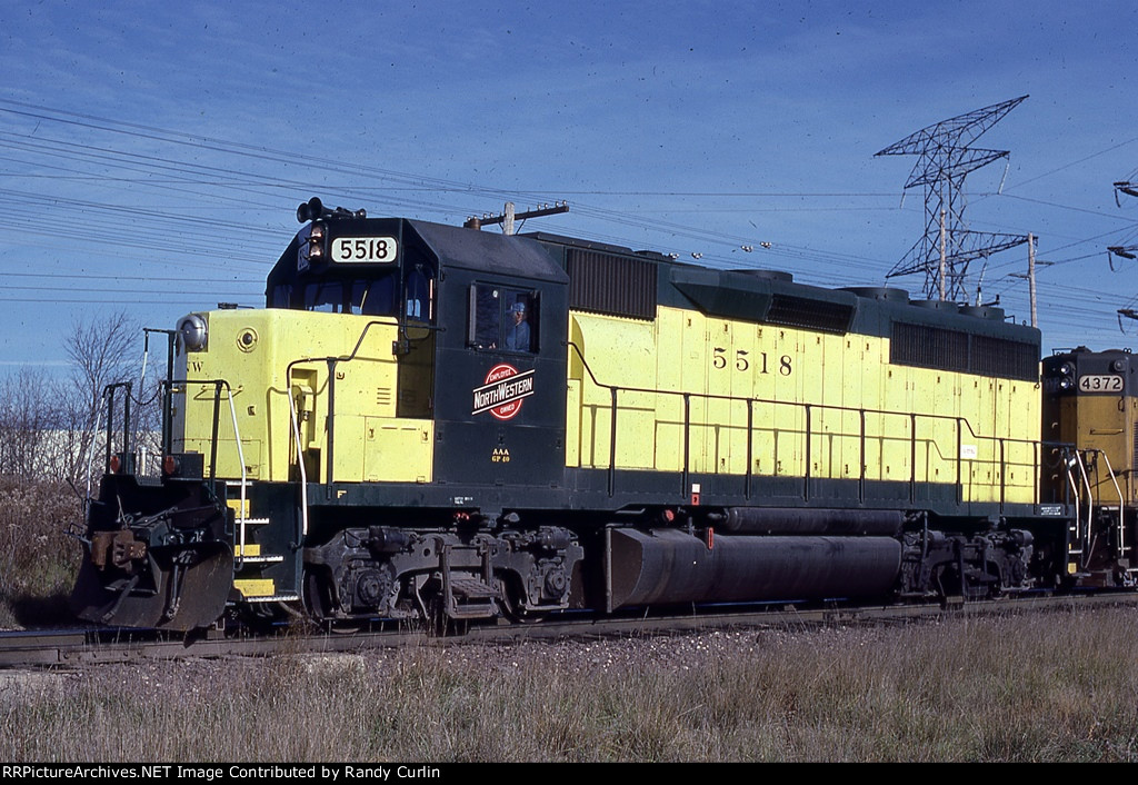 CNW 5518 near Butler